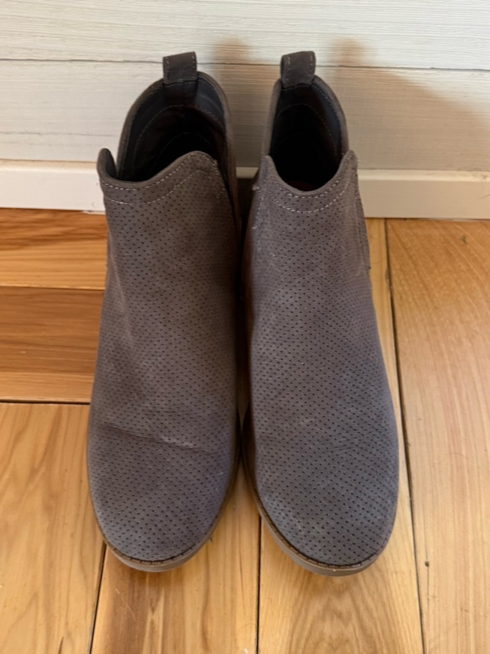 Universal Thread Shoes - Picture 2 of 7